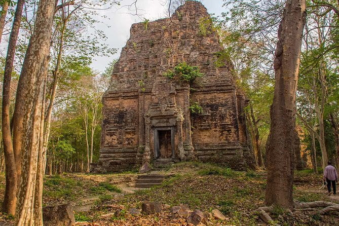 1-Day Angkor Wat Cycling Tour: Scenic Bike Adventure in Siem Reap - Bayon and the Elephant Terrace