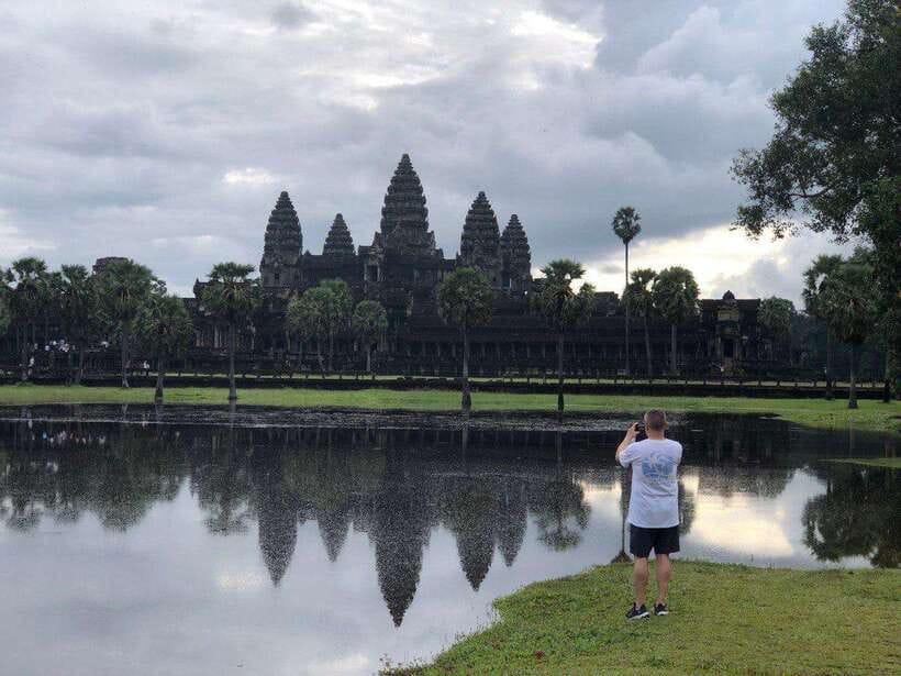 1-Day Angkor Wat Private Tour with Spanish Tour Guide. - 1:00 PM lunch at a local restaurant
