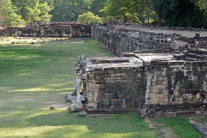 1-Day Angkor Wat Sunrise & All Interesting Temples Private Tour - What the private guide and driver add