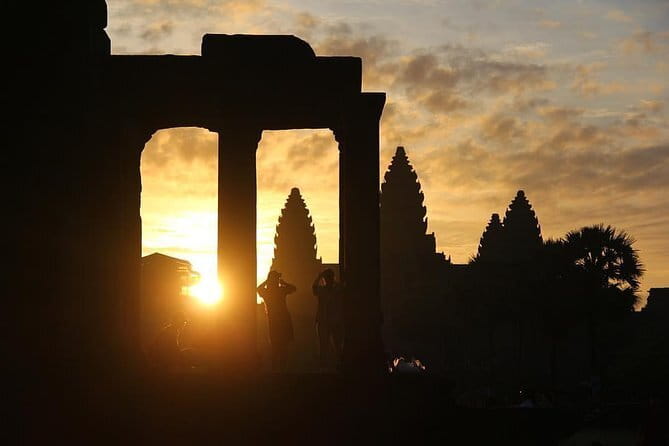 1 Day Angkor Wat with Sunrise Tour - Crossing Angkor Thom through the South Gate