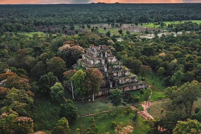 1 day special Tour: Angkor Wat,Bayon,Ta Prohm, Bantey srei and Beng Mealea - Angkor Thom and Bayon’s stone faces