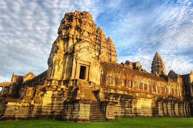 1 day special Tour: Angkor Wat,Bayon,Ta Prohm, Bantey srei and Beng Mealea - What the $162.06 group price really means