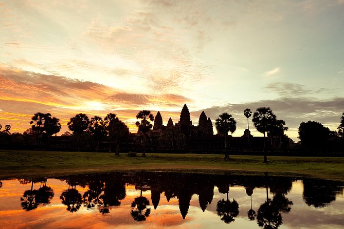 1day Private tour, Angkor sunrise,all main temples, Banteay srei - Angkor Thom and the Bayon faces