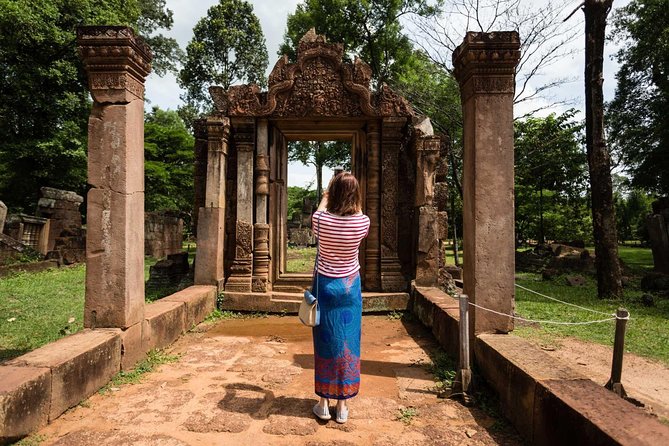 2-Day : Angkor Sunrise, Kompong Phluk Sunset & Banteay Srei Tour - Bayon and the faces of Angkor Thom