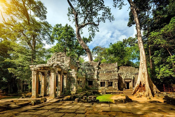 2-Day Best of Angkor Wat and Tonle Sap Lake Tour - Bayon’s Stone Faces