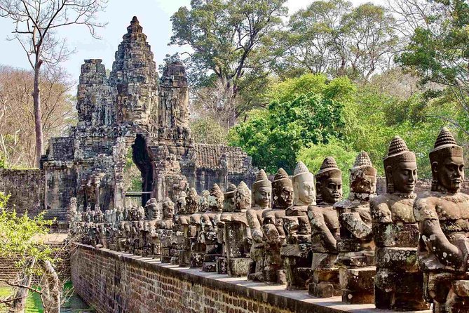2-Day Best of Angkor Wat and Tonle Sap Lake Tour - Day Two: From Siem Reap to Kampong Phluk