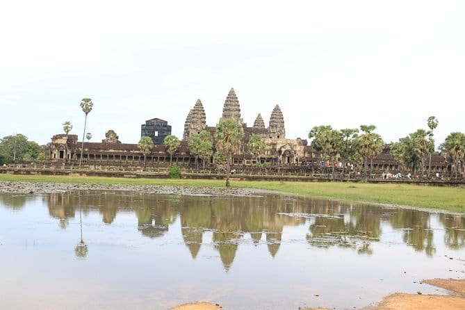 2 Day Cambodia Private Guided Tour in Angkor Temples - Pre Rup, Ta Som, and Neak Pean