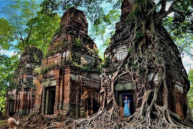 2 Day Cambodia Private Guided Tour in Angkor Temples - Guides, vehicles, and the small comforts
