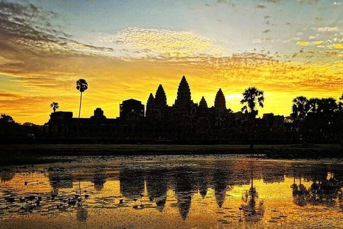 2-Day Phnom Penh to Siem Reap and Angkor Wat Temples - Skun and the optional fried-insect stop