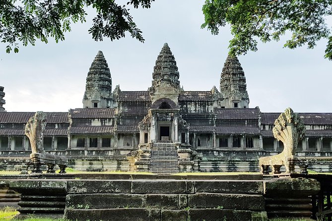 2 Day private tour: Small tour, Big tour, sunrise and sunset,floating village. - Day two starts before dawn at Angkor Wat