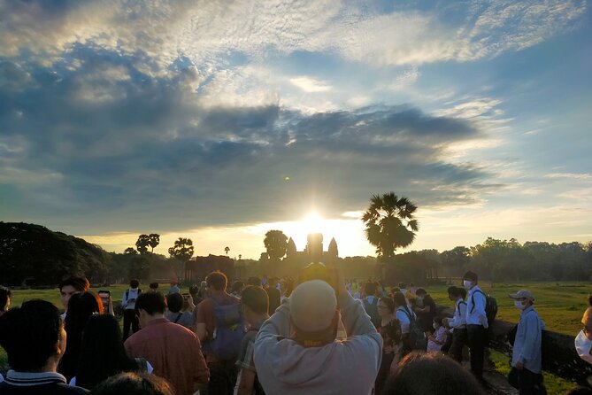 2-Day tour with sunrise - Day 2 starts before dawn at Angkor Wat