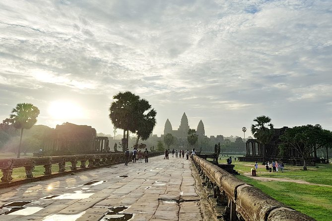 2-Days Private Tour in Angkor Sunrise, Banteay Srei and Beng Mealea Temple - Angkor Wat at 4:45 am