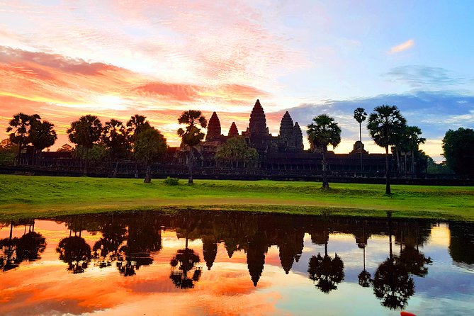 2-Days Private Tour in Angkor Sunrise, Banteay Srei and Beng Mealea Temple - Bayon and its many stone faces