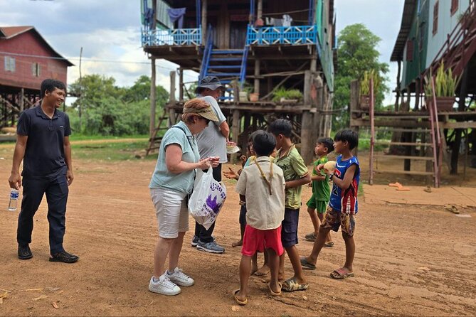2 Days Tour in Siem Reap including Lunch, Dinner & Apsara Show - Day one: Kampong Phluk by boat and kayak