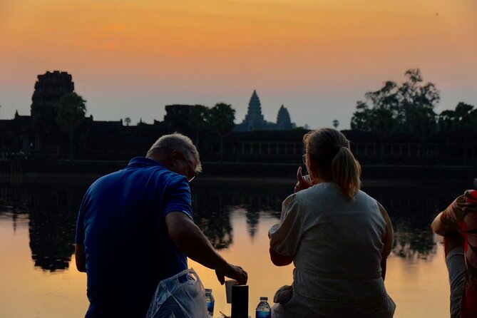 2 Days Tour in Siem Reap including Lunch, Dinner & Apsara Show - A palm cake stop at Preah Dak