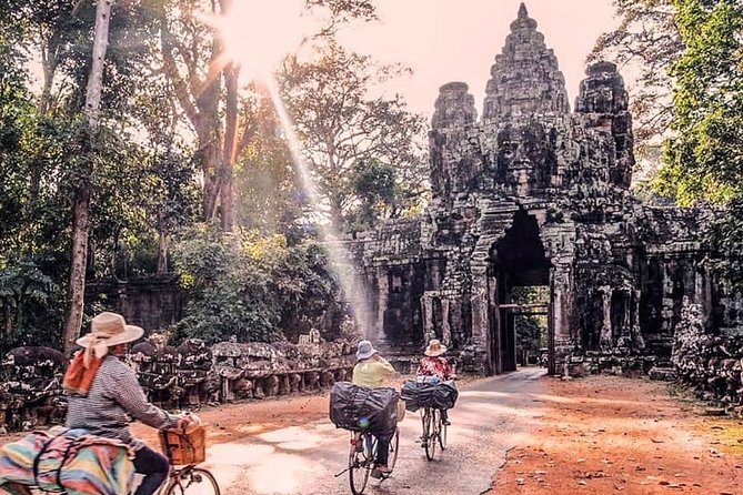 2-Days Tour (The Best Historical of Khmer Empire) - Banteay Srei rewards the long afternoon drive
