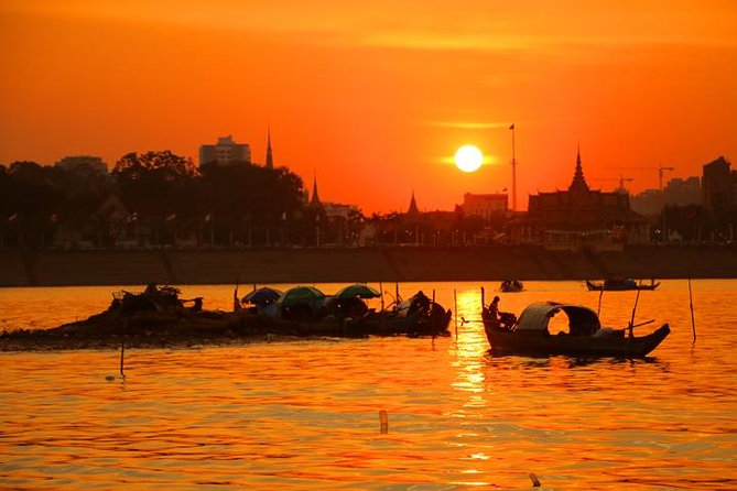 2hours Private Sunset Cruise with unlimited beer, soft drinks and Tour guide - Setting out from Sisowath Quay