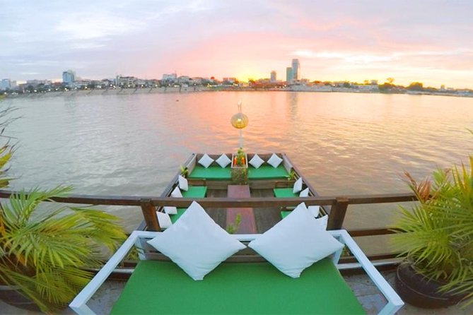 2hours Private Sunset Cruise with unlimited beer, soft drinks and Tour guide - Tonle Sap and the Mekong from the water