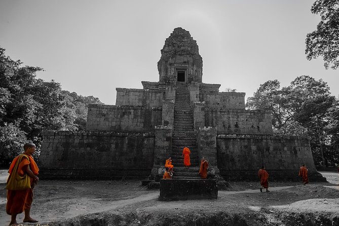 5-Day All Major Temples & Kulen Mount Waterfall & Koh Ker & Beng Mealea - Day 1: Angkor Thom and the first look at Angkor Wat