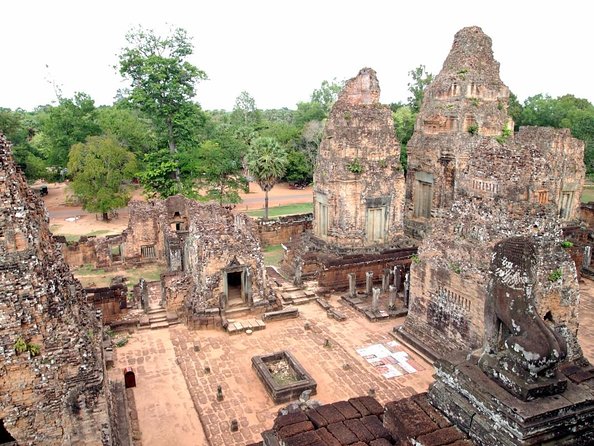 5-Day 'All The Sights' Tour - Day 2: Phnom Kulen water, Banteay Srei detail, and brick temples