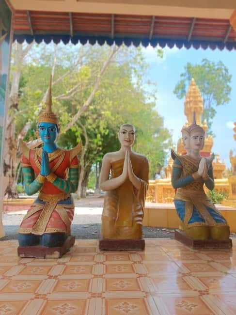 A day tour through Battambang/Local area and landmarks - Tasting fruit and local food