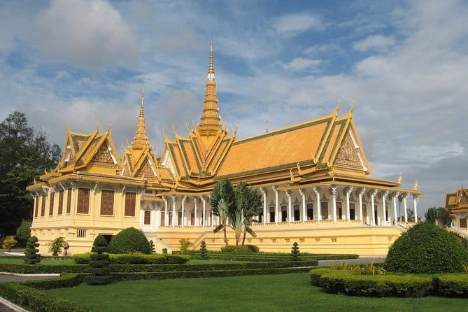 A Day Trip to Angkor Wat, Bayon, Taprohm from Phnom Penh - Angkor Wat: start with Cambodia’s great temple
