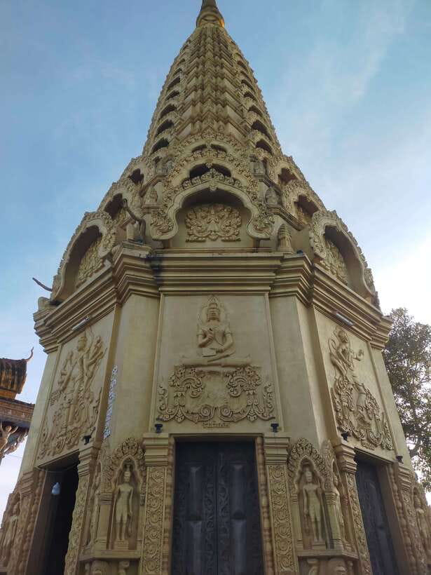 A Day TukTuk Bambootrain, Banan, Killing & Bat Caves, Sunset - Who should book this Battambang tour