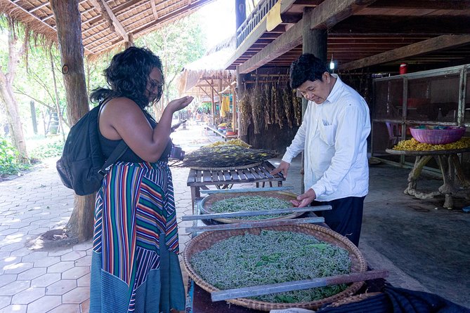 A Half Day Tour in Phnom Penh City - What the guide adds to the day