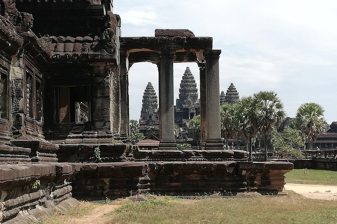 Afternoon Angkor Wat Private Tour with Sunset - Heat, clothing, and walking
