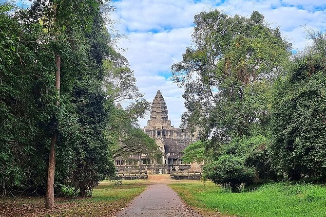 Angkor Explorer by Cambodiajeep - Lunch, snacks, and water keep the day practical