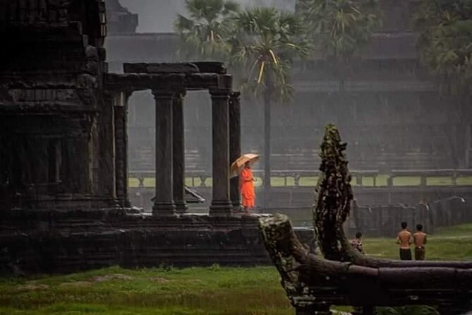 Angkor Full Day Tour All The Main Temples - Passing the terraces on the way to Preah Khan