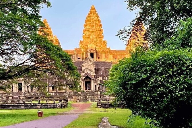 Angkor Full Day Tour All The Main Temples - Lunch beside Srah Srang