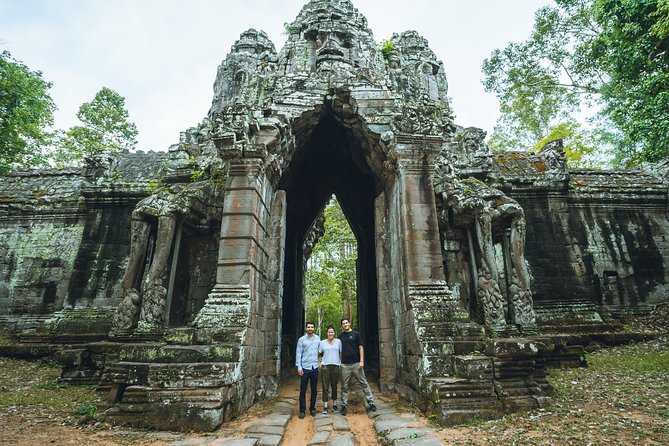 Angkor Jeep Tour Discovery - Inclusive Lunch - What the guide adds to the day