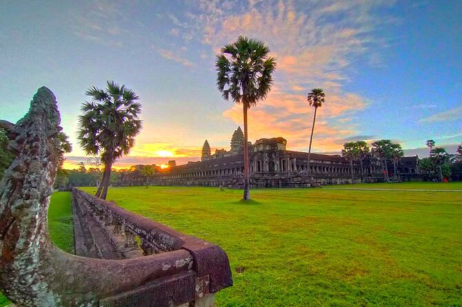 Angkor Sunrise Bike Tour - Breakfast & Lunch included - What the guide and small group add