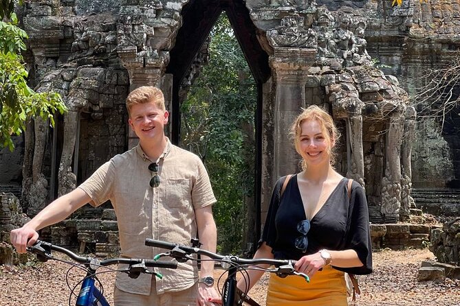 Angkor Sunrise Expedition Cycling Through Serene Backroads - Breakfast and bikes at Srah Srang