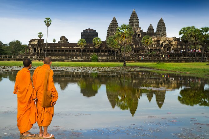 Angkor Sunrise Small Group Tour Inclusive Breakfast and lunch - Angkor Thom and Bayon’s stone faces