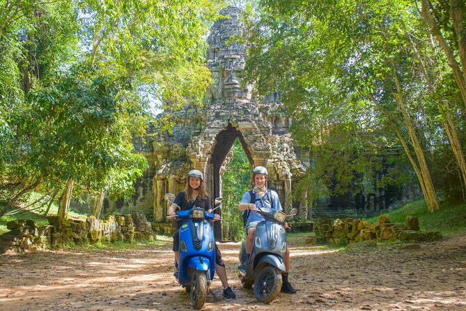 Angkor Sunrise Vespa Tour / Tuk Tuk or Car - Angkor Wat in the cool morning light