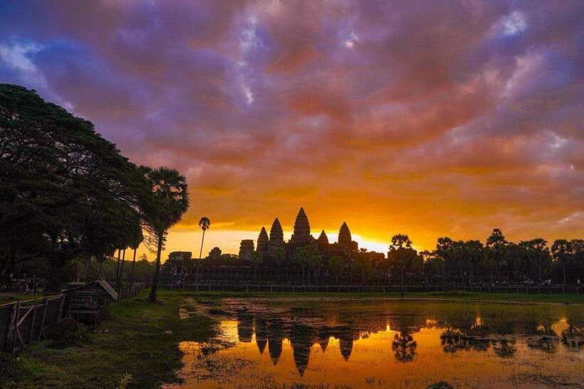 Angkor Wat 1 Day with Sunrise Combined tour with (Tuk Tuk) - Angkor Thom and the Bayon’s many faces