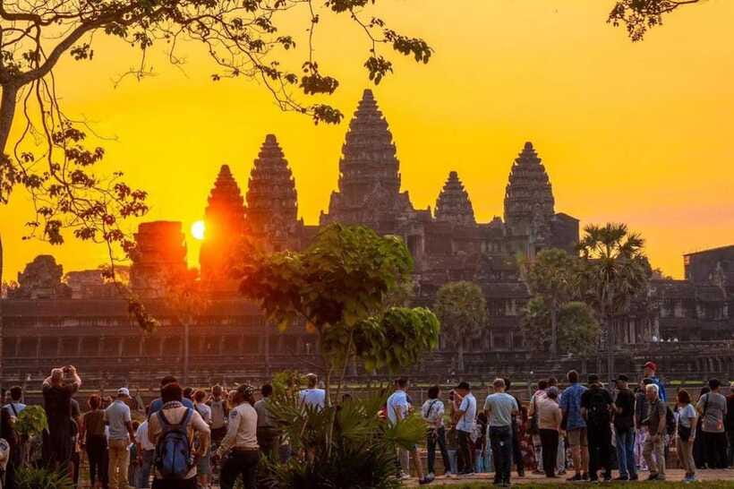 Angkor Wat 1 Day with Sunrise Combined tour with (Tuk Tuk) - Lunch, heat, and the cost of the middle of the day