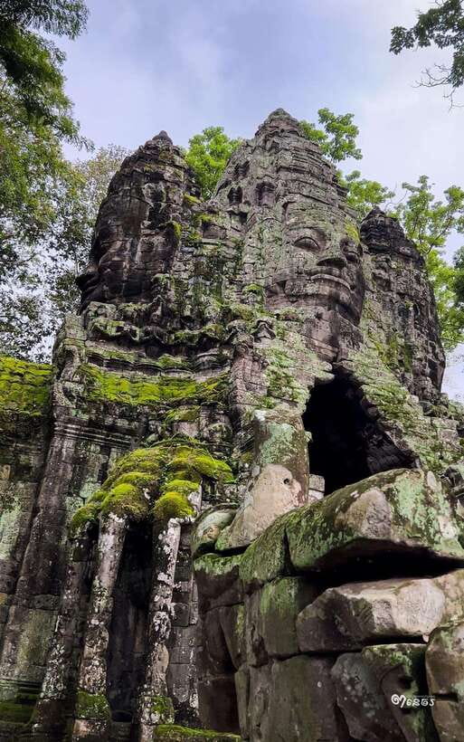 Angkor Wat 2-Day complex Sun rise & Sun set with Guided Tour - Angkor Thom and the smiling faces of Bayon