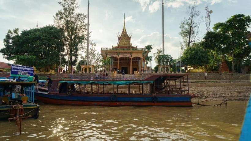 Angkor Wat: 2-Day Sunrise and Floating Village Tour - What the Guide Adds to the Temple Day
