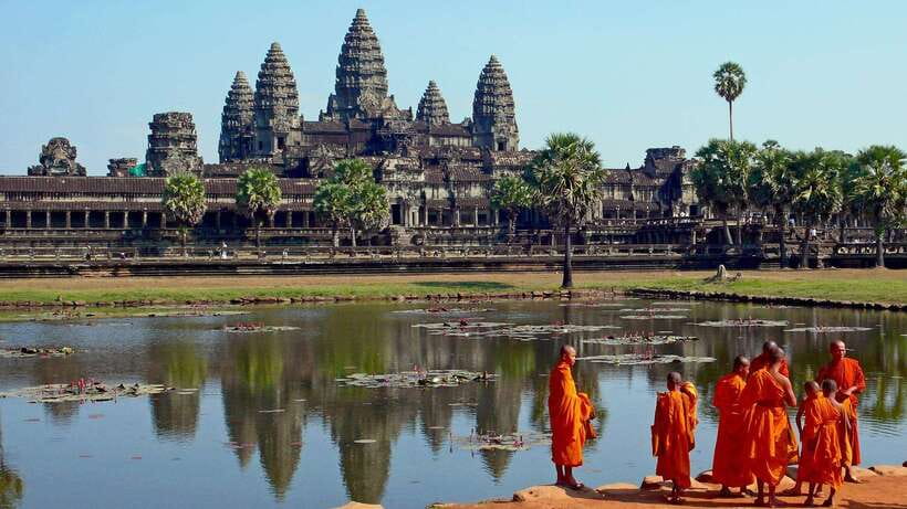 Angkor Wat: 2-Day Sunrise and Floating Village Tour - Angkor Thom, Bayon, and Baphuon