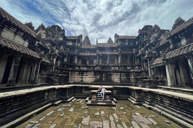 Angkor Wat Bike Tour with Lunch Included - 11:30 am: a local lunch break