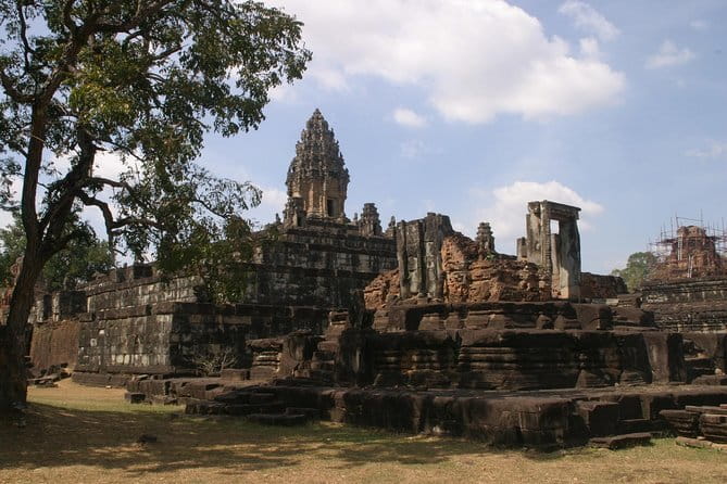 Angkor Wat Cycling Tour - Ta Prohm, the famous jungle temple