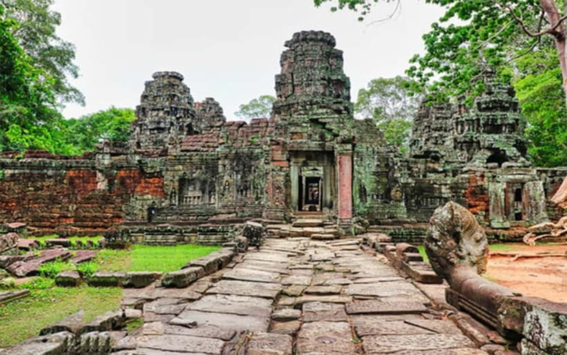 Angkor Wat: Full-Day Guided Sunset Tour - The guides are the heart of the day