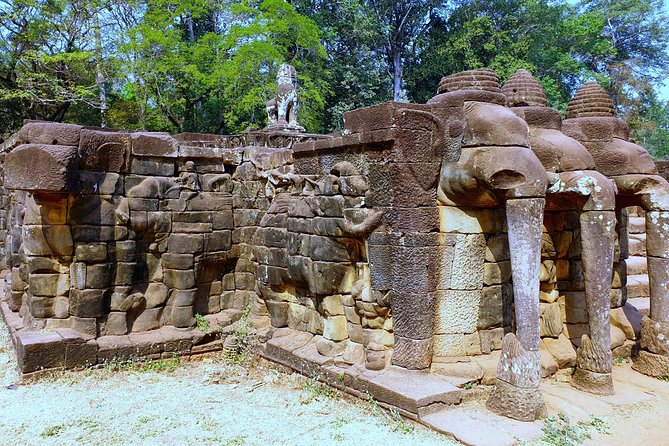 Angkor Wat Full Day Tour in Siem Reap Small-Group - Angkor Wat: two hours with the great centerpiece