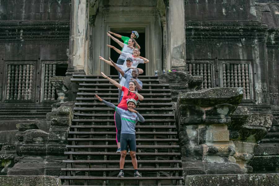 Angkor Wat: Guided Sunrise Bike Tour w/ Breakfast and Lunch - Cambodian lunch and a well-earned rest
