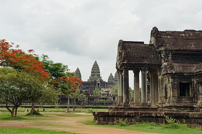 Angkor Wat Guided Tour - Booking, cancellation, and practical limits