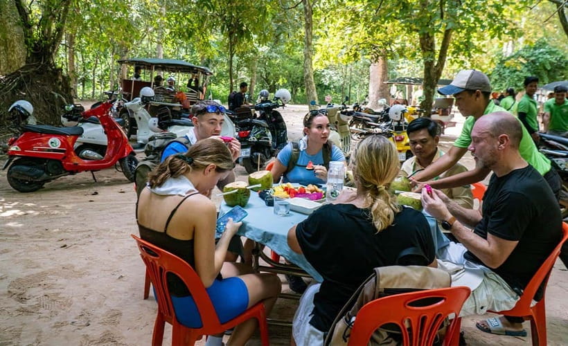 Angkor Wat: Guided Vespa Tour / Tuk Tuk or Car - Who should choose this tour?