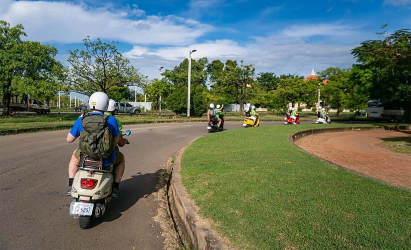 Angkor Wat: Guided Vespa Tour / Tuk Tuk or Car - Lunch at Srah Srang gives the day a needed pause